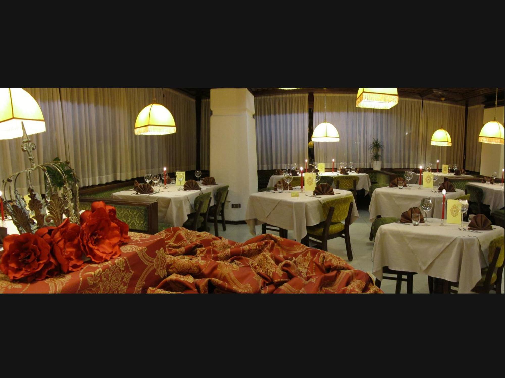 Hotel Corona ヴァル・ディ・ゾルド エクステリア 写真