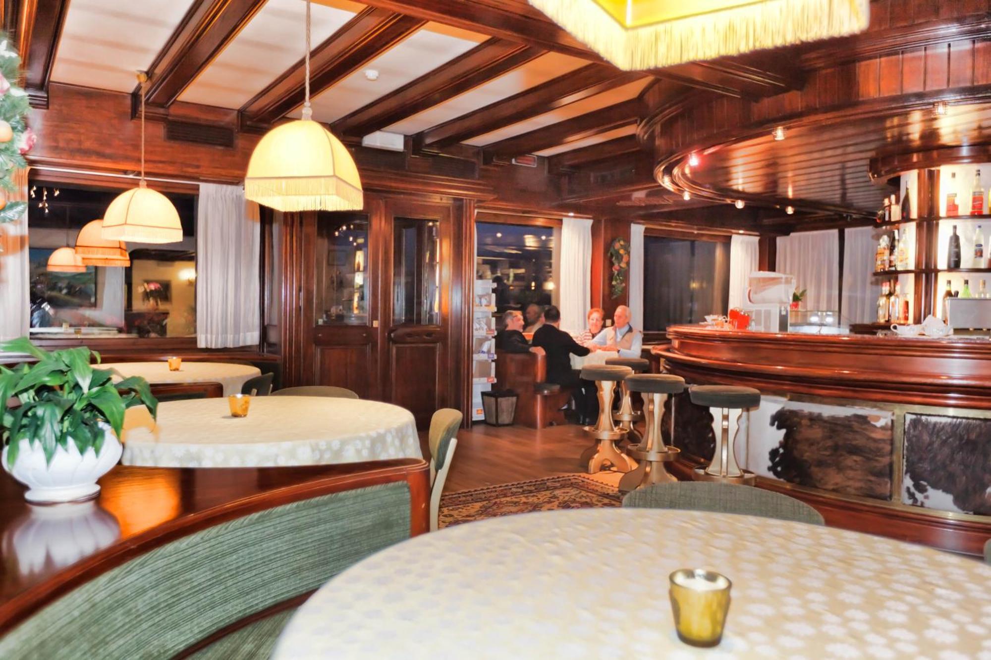 Hotel Corona ヴァル・ディ・ゾルド エクステリア 写真