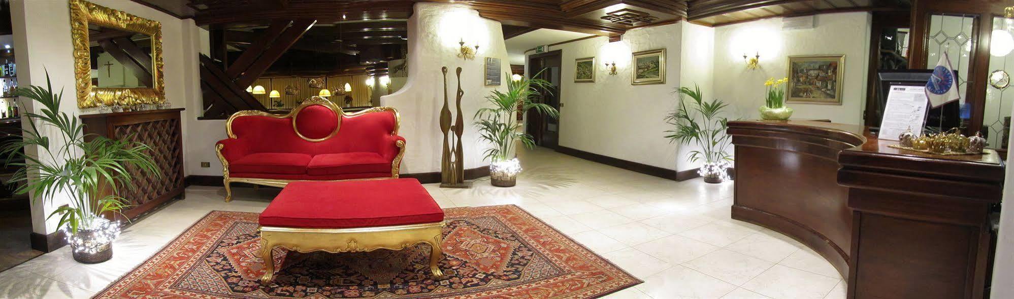 Hotel Corona ヴァル・ディ・ゾルド エクステリア 写真