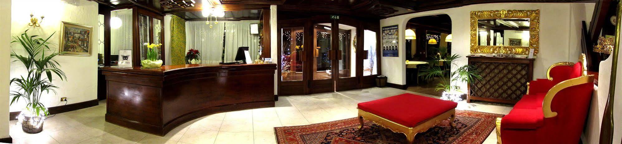 Hotel Corona ヴァル・ディ・ゾルド エクステリア 写真