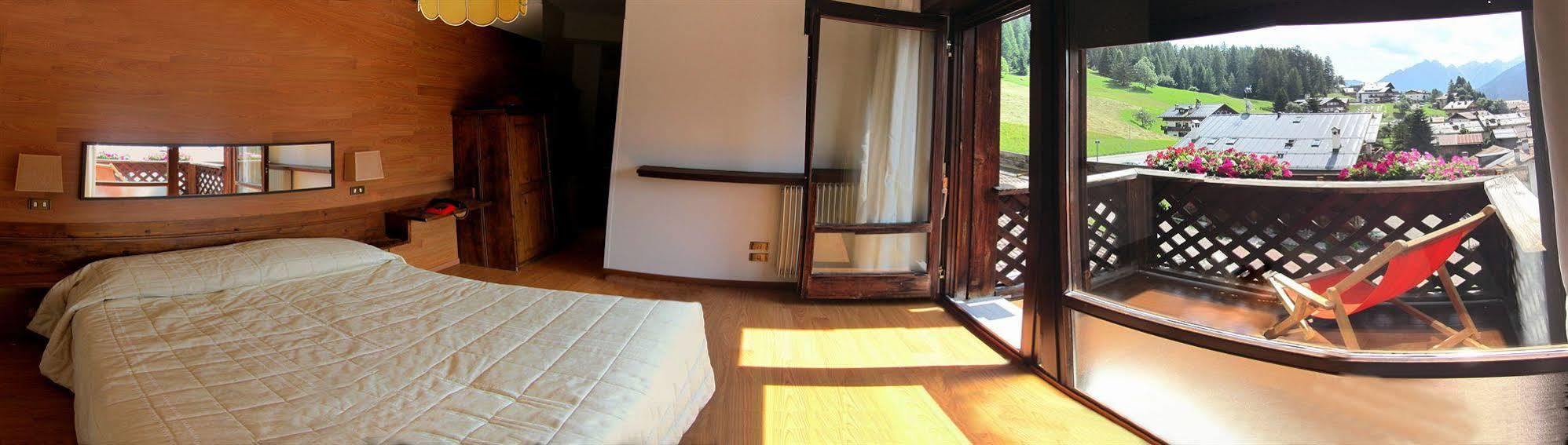 Hotel Corona ヴァル・ディ・ゾルド エクステリア 写真